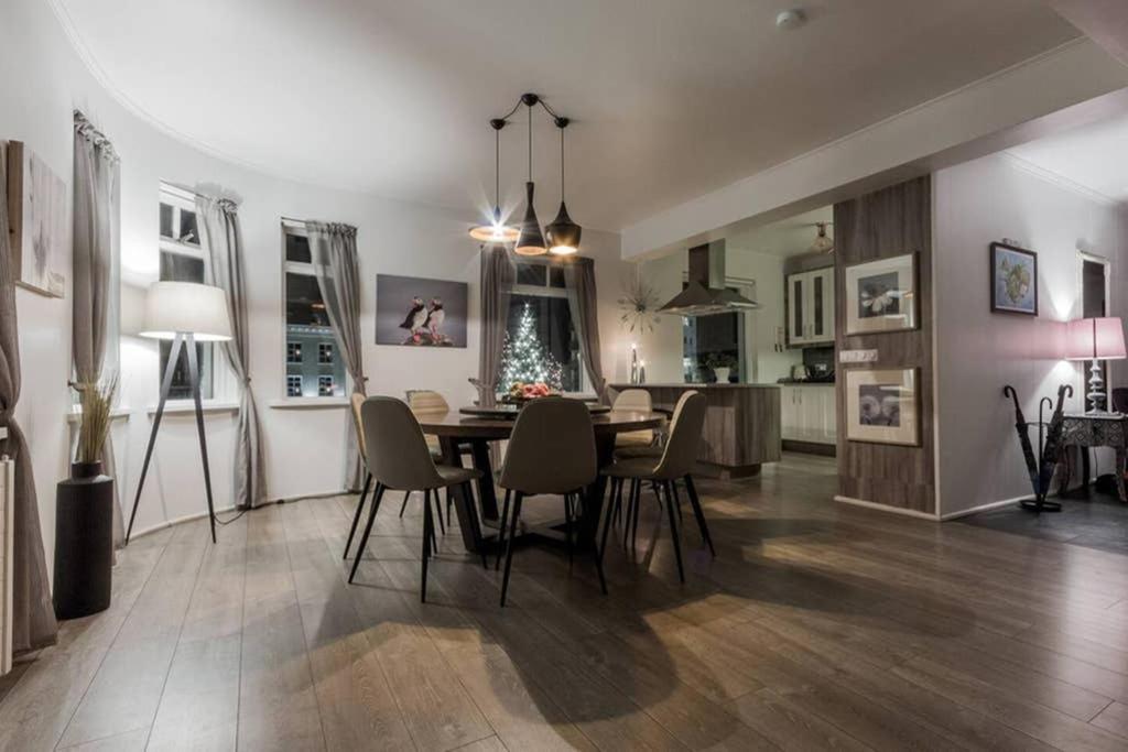 Superb Central Location, No Car Needed - Spacious Akureyri Exterior photo