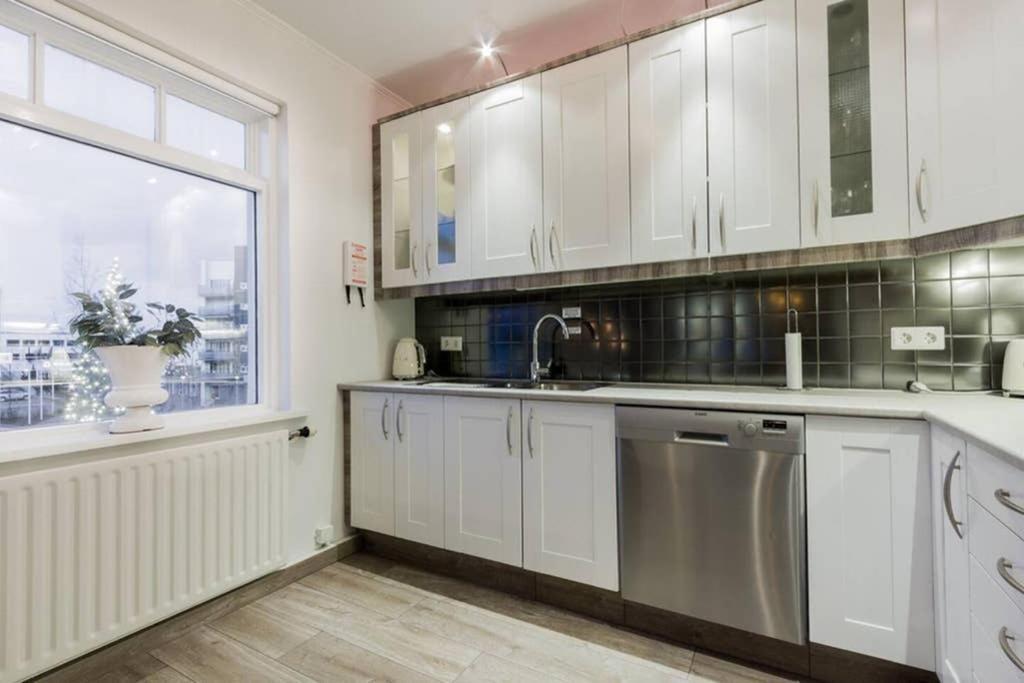 Superb Central Location, No Car Needed - Spacious Akureyri Exterior photo