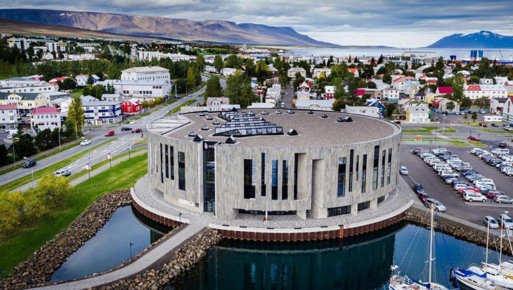 Superb Central Location, No Car Needed - Spacious Akureyri Exterior photo